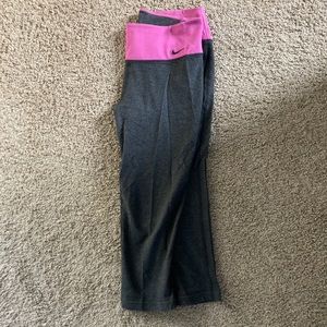 Nike Dri-Fit Crop Leggings | Size Medium